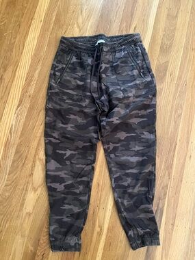 Athleta Black & Gray Camo Cargo Joggers